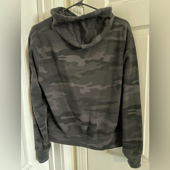 Men’s LiveFIt small camo hoodie - Picture 3 of 3